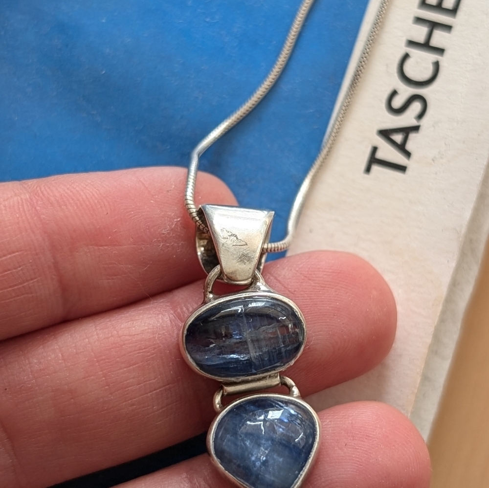 Silver necklace with blue stone - Picture 3 of 3